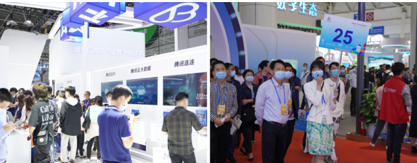 People Visited the Digital Summit Exhibition Through the Facial Recognition Health Code Verification Terminal